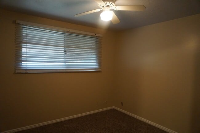 Building Photo - Bountiful 3 Bedroom 2 Bath Home