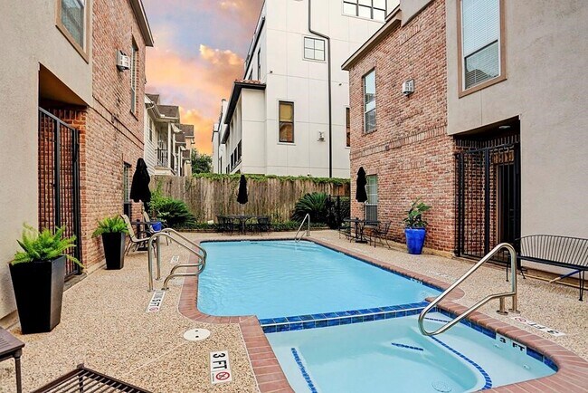 Building Photo - 1515 Oakdale St