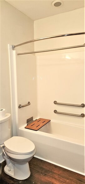 Private Bath Tub Shower - 1535 Caraleigh Mills Ct