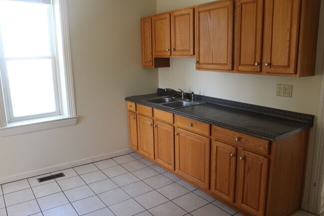 Building Photo - Semi Detached