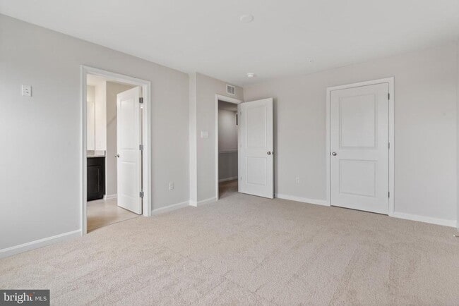 Building Photo - 5225 Manor Park Dr