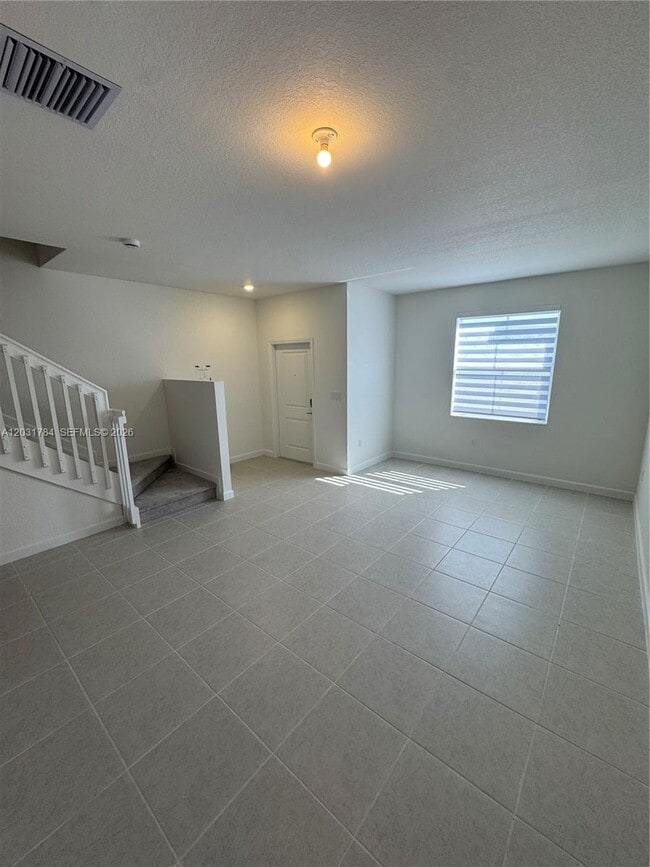 Building Photo - 2655 SE 28th Dr