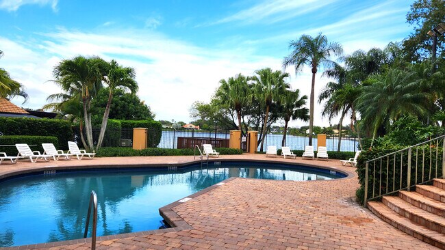 Building Photo - 1898 Capeside Cir