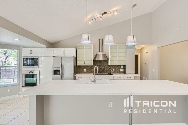 Building Photo - 330 Tinder Pl
