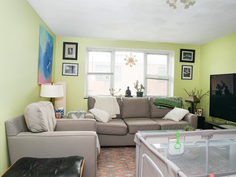 Primary Photo - 216 Kent St