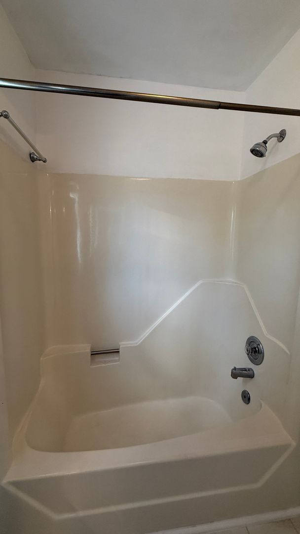 Building Photo - Three Bedroom Rambler in Fredericksburg