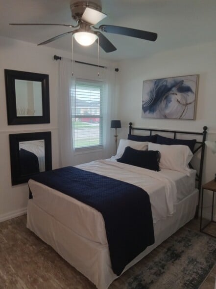 Building Photo - 1901 River Oaks Dr