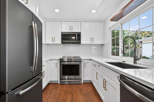 Building Photo - Sought After Mesa Verde Home