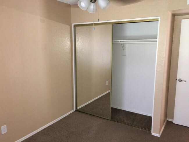 Building Photo - **MOVE-IN SPECIAL 50% OFF MOVE-IN MONTH!!!!** **BEAUTIFUL 3br/2ba TOWNHOME (ELLIOTT & ARIZONA AVE)**
