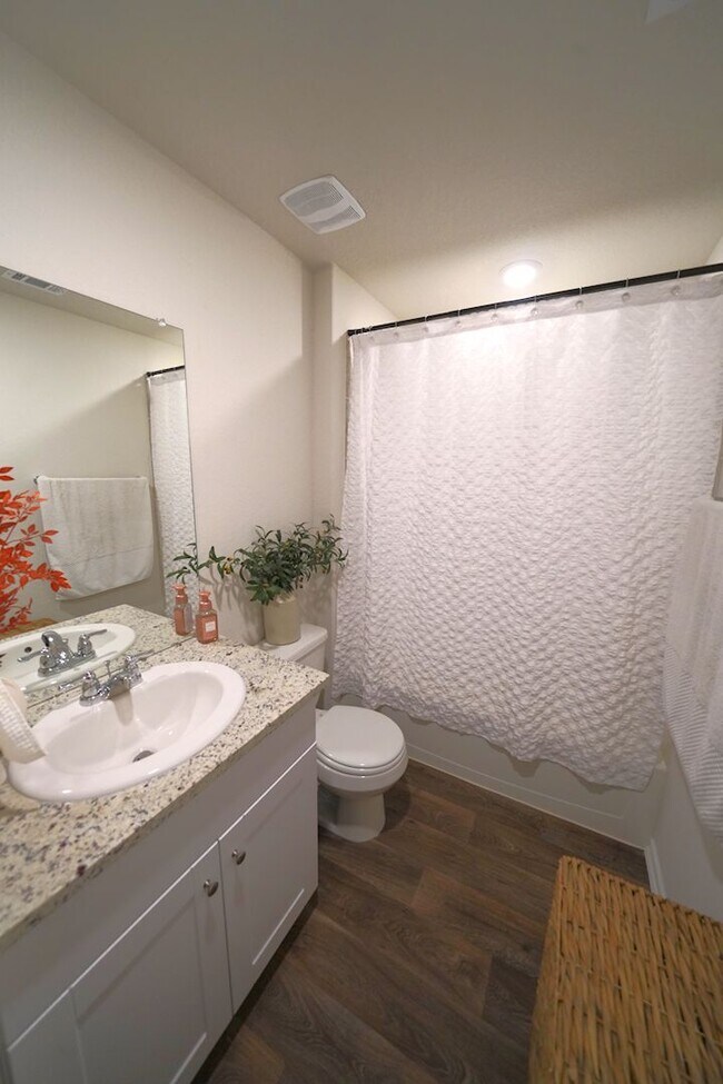 Building Photo - Like-New Home in Applewood Neighborhood. Realtor Commission: $600