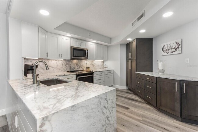 Building Photo - 690 Island Way