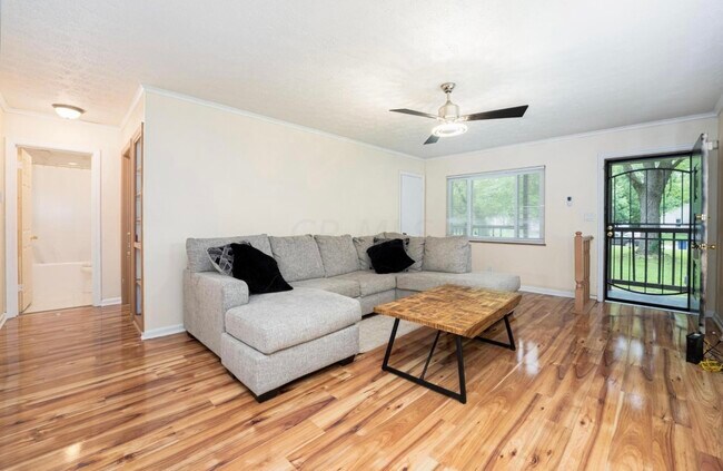 Building Photo - 477 S Weyant Ave