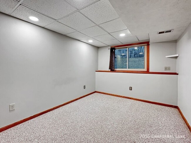 Building Photo - 4br 2ba 2cg ~ Security Deposit Free Altern...