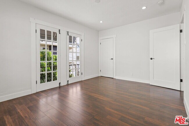 Building Photo - 1756 N La Brea Ave