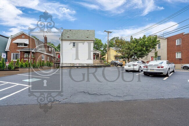 Building Photo - Modern 1 BR Apt in Mt Washington, 2 Off Street Parking Spaces, Private storage, Pets OK, W/D, DW, AC