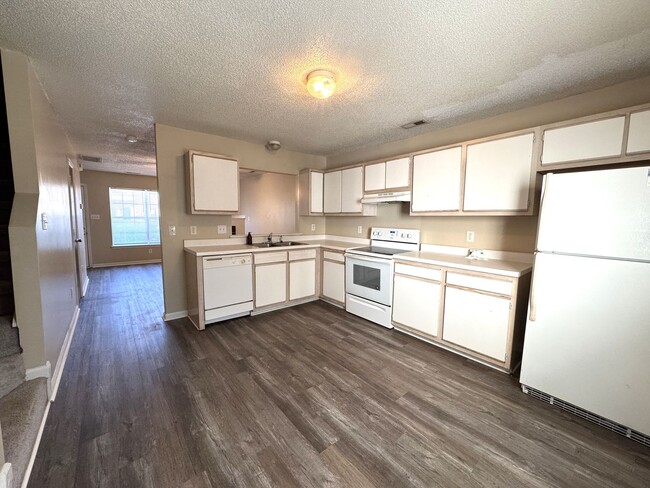 Building Photo - Minutes to Camp Lejeune! Pets with Owner Approval!