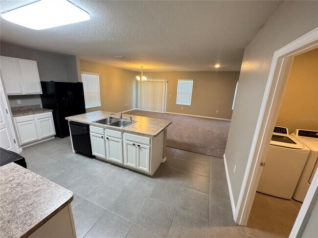 Building Photo - 2323 Silverview Dr