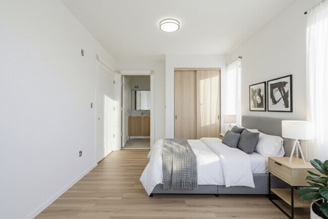 Building Photo - 1035 Commonwealth Ave