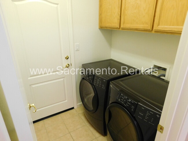 Building Photo - Very Nice Updated 4bd/3ba Rancho Cordova H...