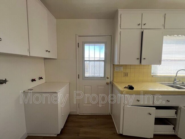 Building Photo - 5363 Bonita Dr