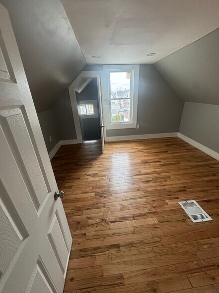 Building Photo - 478 Shelton Ave