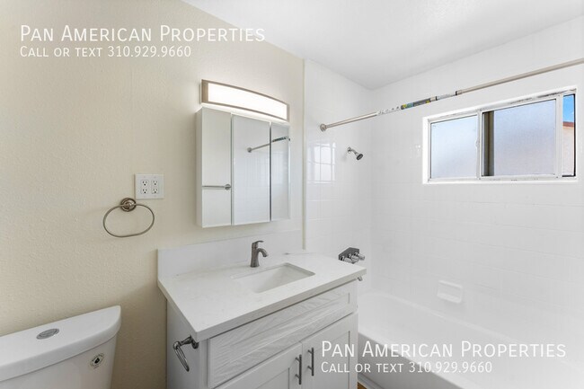 Building Photo - 4484 La Deney St