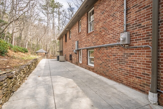 Building Photo - 780 Hart Rd