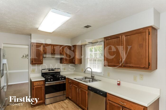 Building Photo - 155 Beaverwood Ln