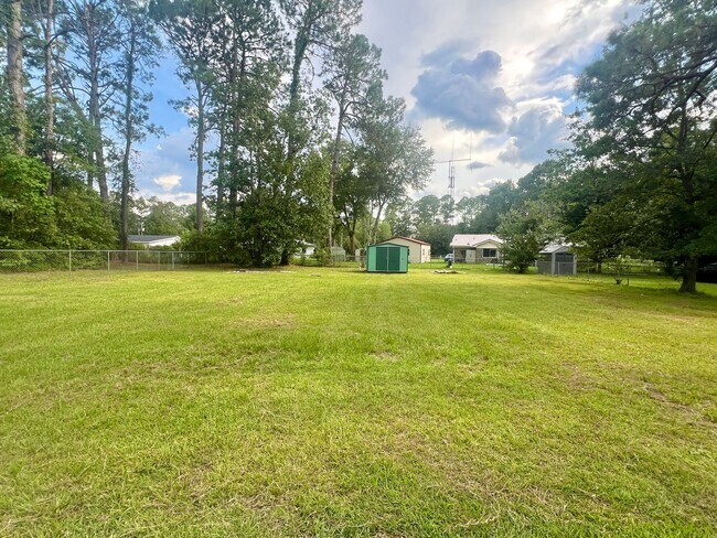 Building Photo - AVAILABLE JULY 2025  [NO PETS]