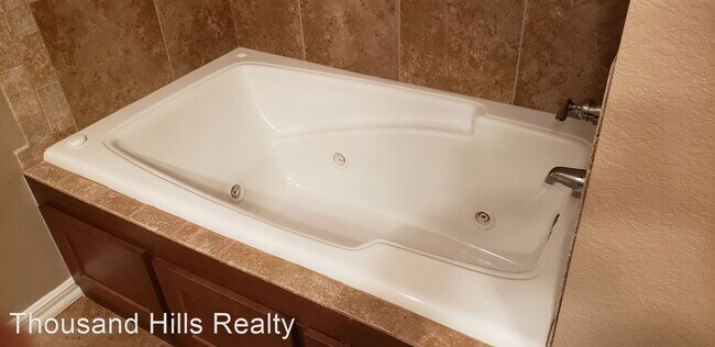 Building Photo - 4 br, 3 bath House - 135 Cavanaugh Place