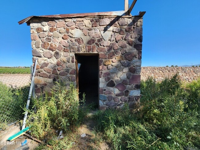 Building Photo - 6643 Westside Dr