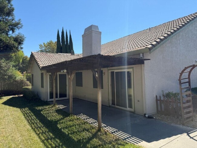 Building Photo - Modern 3 Bedroom 2 Bath One Story Browns Valley Vacaville *Star Rentals