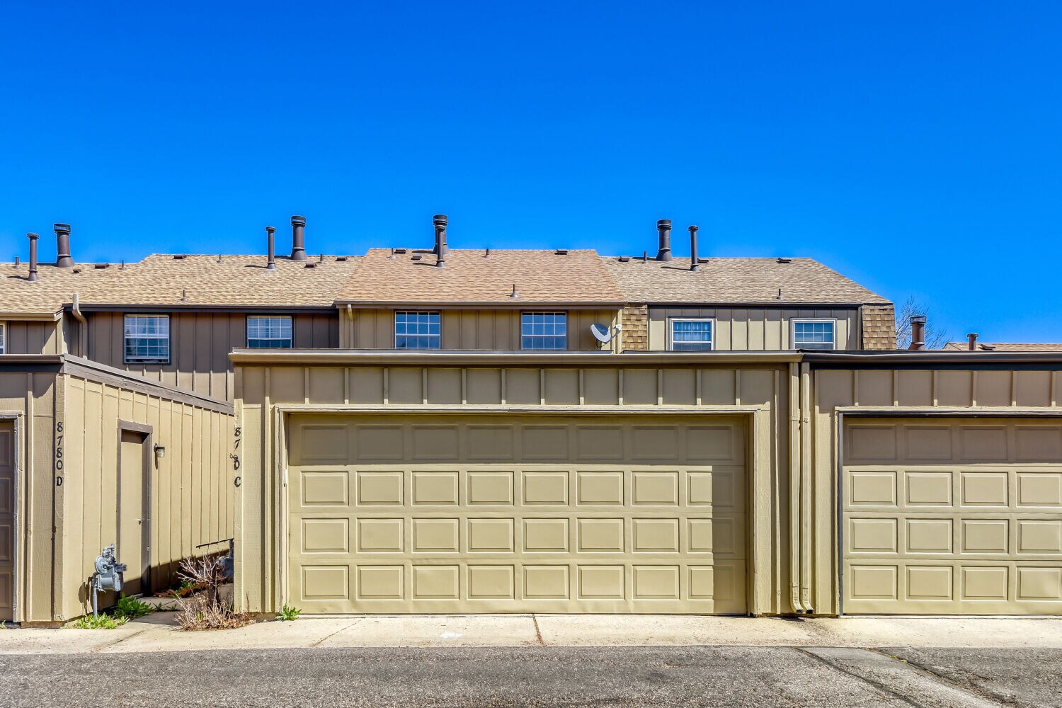 Garage - 8780 E Yale Ave