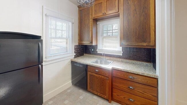 Primary Photo - 611 N 2nd St