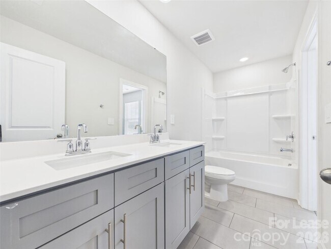 Building Photo - 1768 Braemar Vlg Dr