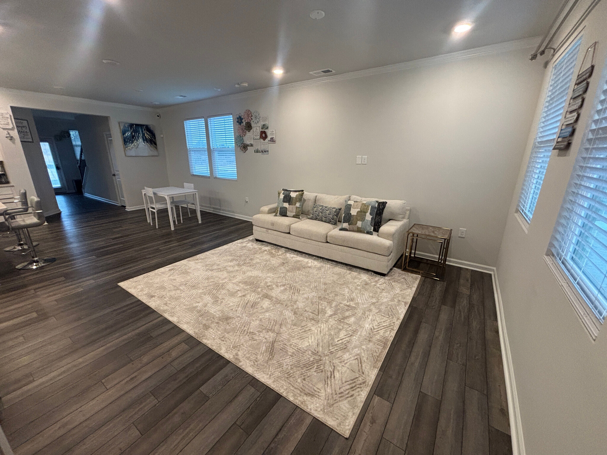 Building Photo - Room in Townhome on Anamosa St