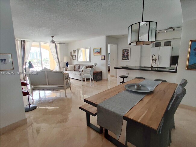 Building Photo - 19877 E Country Club Dr