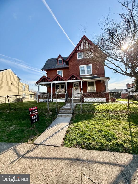 Building Photo - 125 E 4th Ave