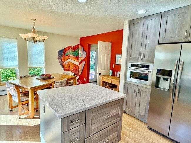Building Photo - SEASONAL OCEANFRONT HOME