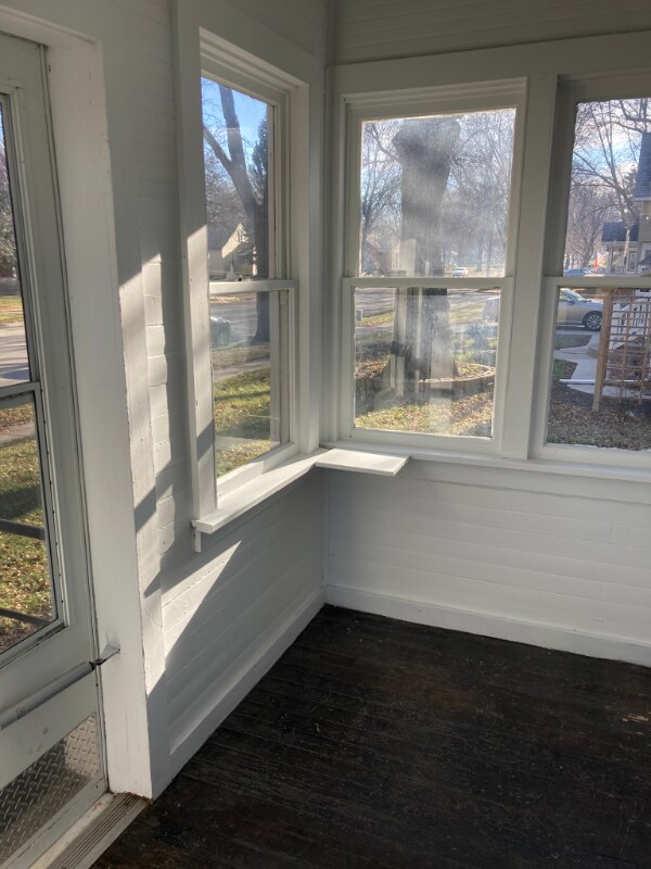 Building Photo - 912 5th St SW