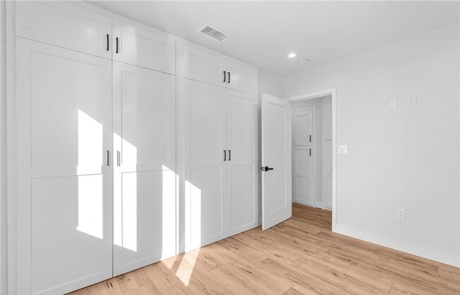 Building Photo - 4641 W 130th St