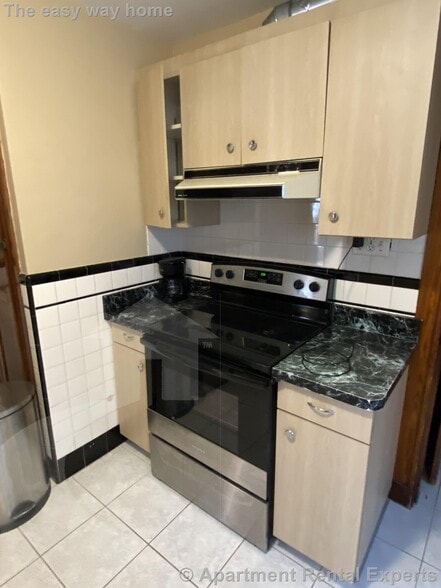 Building Photo - 2-4 Goldsmith Ave Unit #1