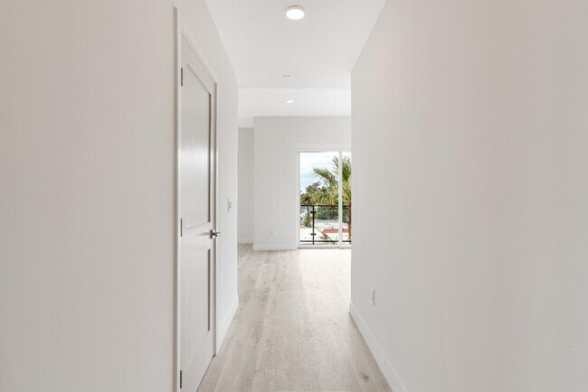 Building Photo - 3308 Mentone Ave