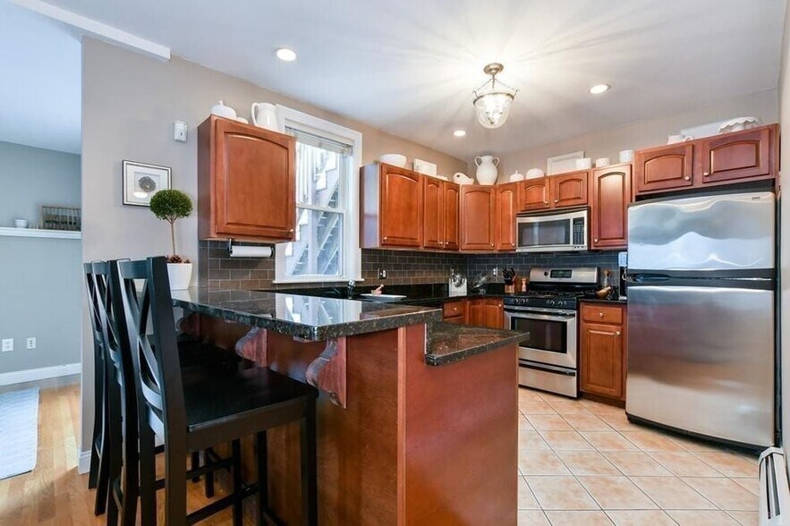 Primary Photo - 544 E 8th St