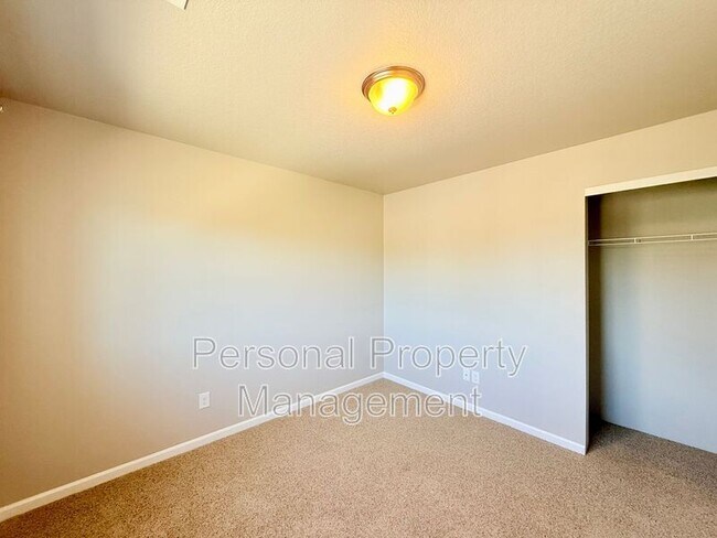 Building Photo - 2727 S White Salmon Dr