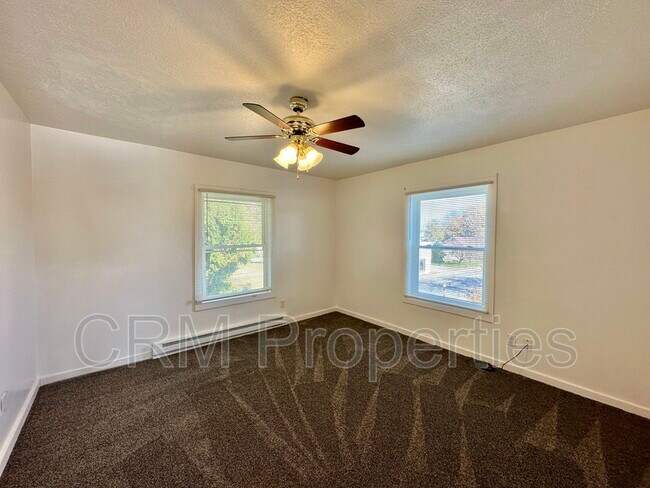 Building Photo - 723 W Jefferson St