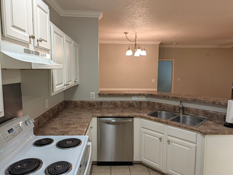 Building Photo - 5106 Walden Park Dr