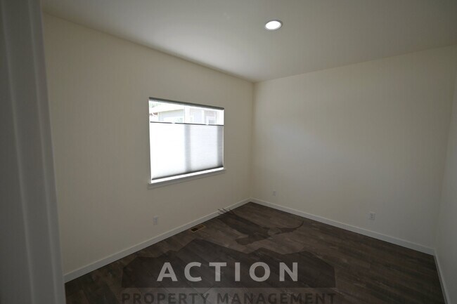 Building Photo - 3 bed 2 bath home in Solana, Sequim