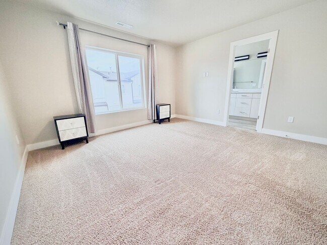 Building Photo - Beautiful 3-Story Townhome | 4 Bedrooms | 3 Baths | 2-Car Garage | Hyrum, Utah