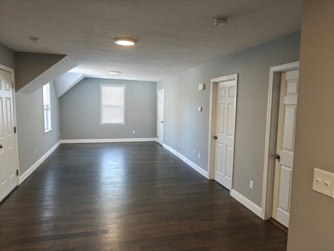 Building Photo - 105 Holyoke St